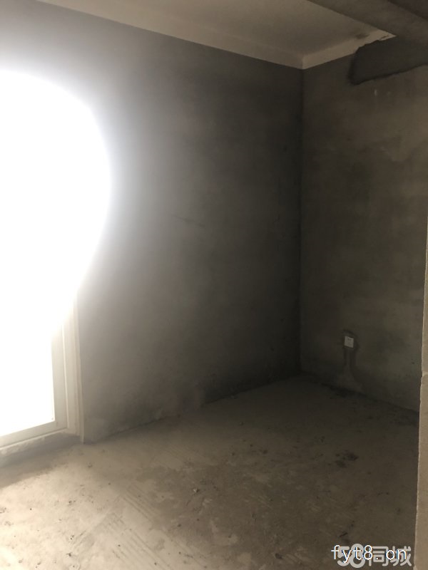 公园里现房115平方另有赠送三室两厅有证可过户按揭前后无遮挡