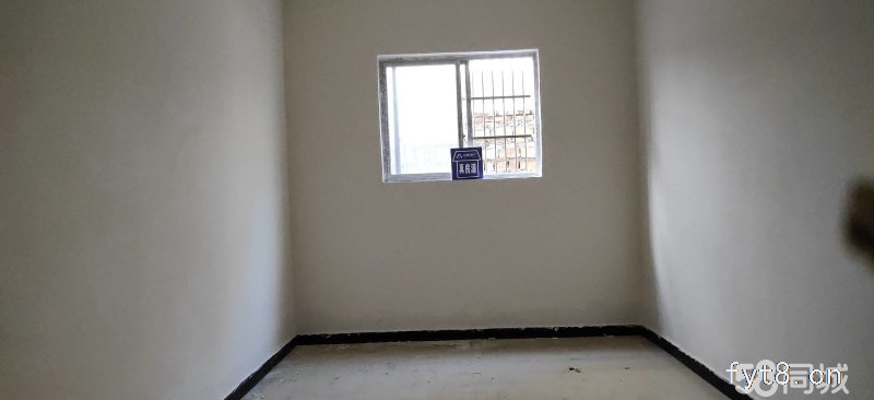 一楼超大带院装修好的,城中心地段,出路方便价格不贵吆