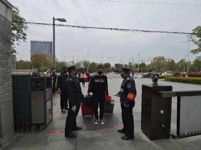 今天,开学!阜阳高三学子率先复课